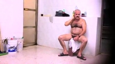 Str8 Spy Pakistani Daddy In Public Bath