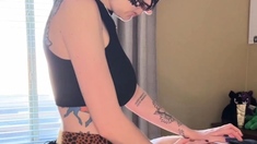 Strapon Femdom Fetish