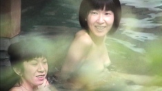 Voyeuring chubby milf in the shower pleases herself