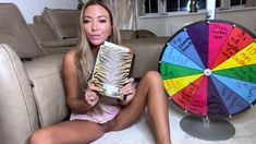 Webcam blonde Freundlich fucks a sex toy