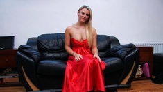Hawt blonde Babe plays Solo in the xxx video