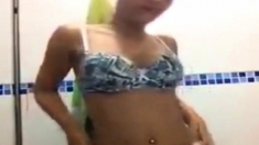 Gostosa Caiu No Whatsapp Tirando a Roupa No Banheiro