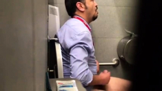 Str8 spy daddy in public toilet 2